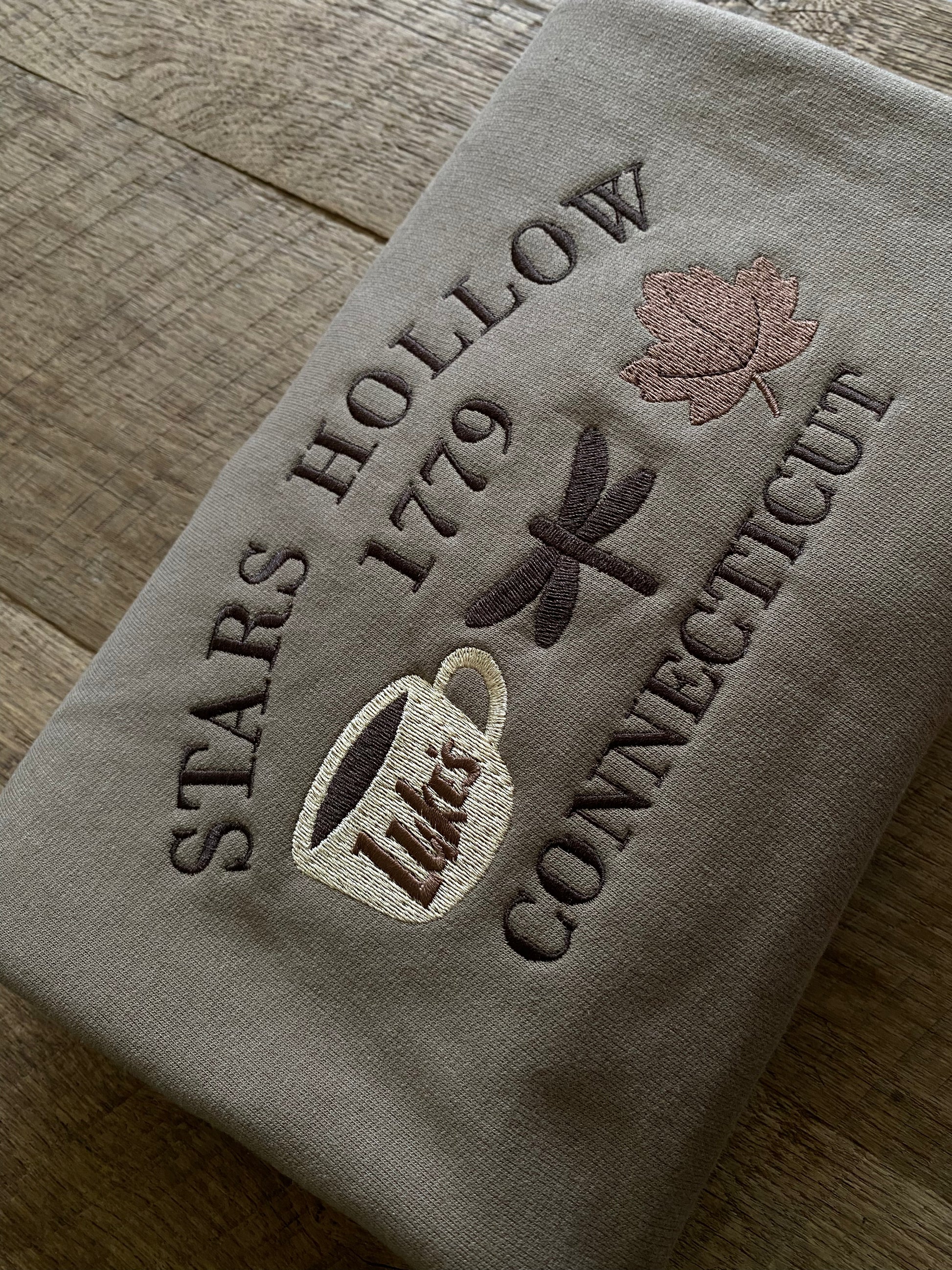 STARS HOLLOW - Petals & Thread